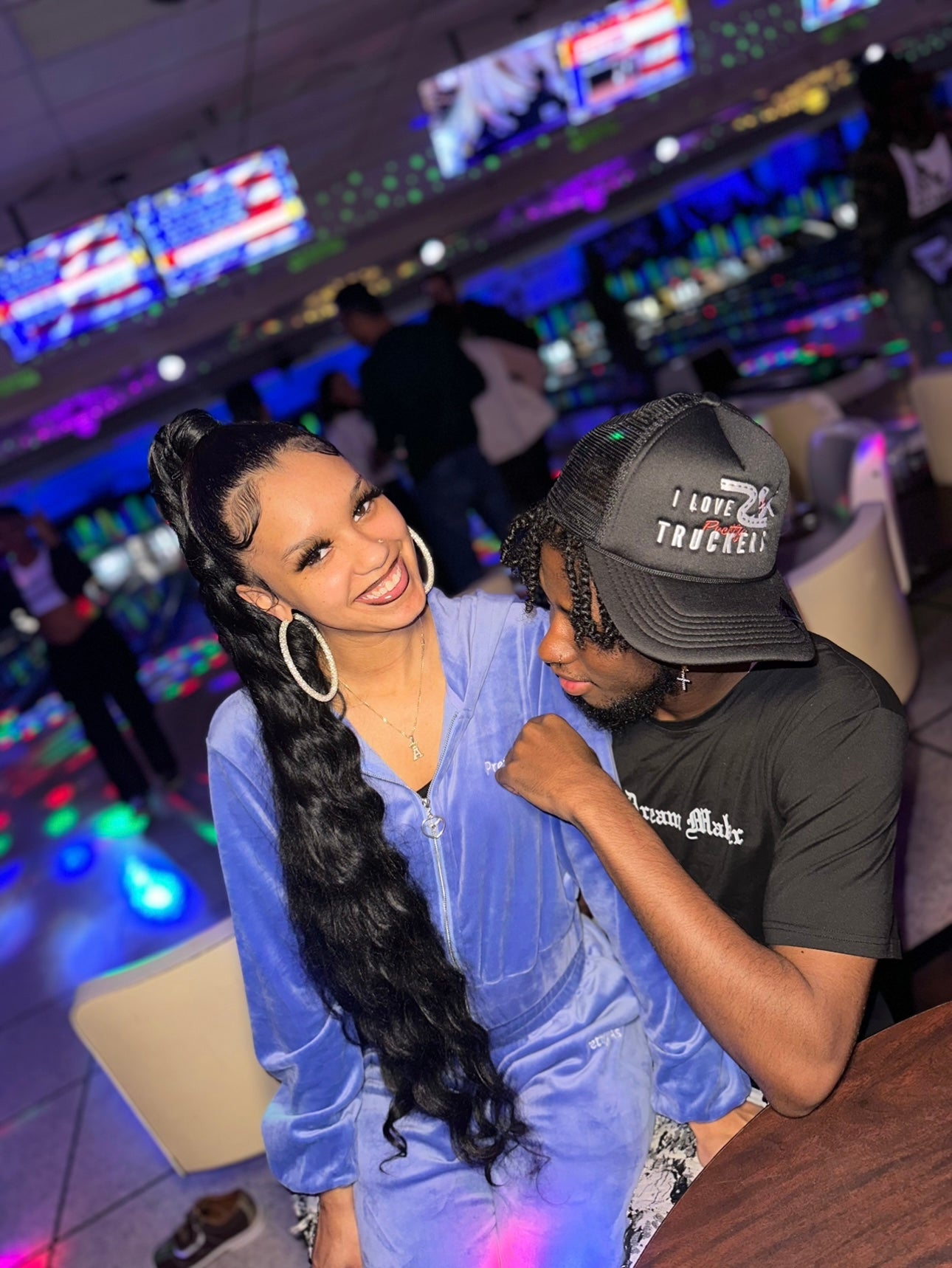 UNISEX BLACK TRUCKER HAT