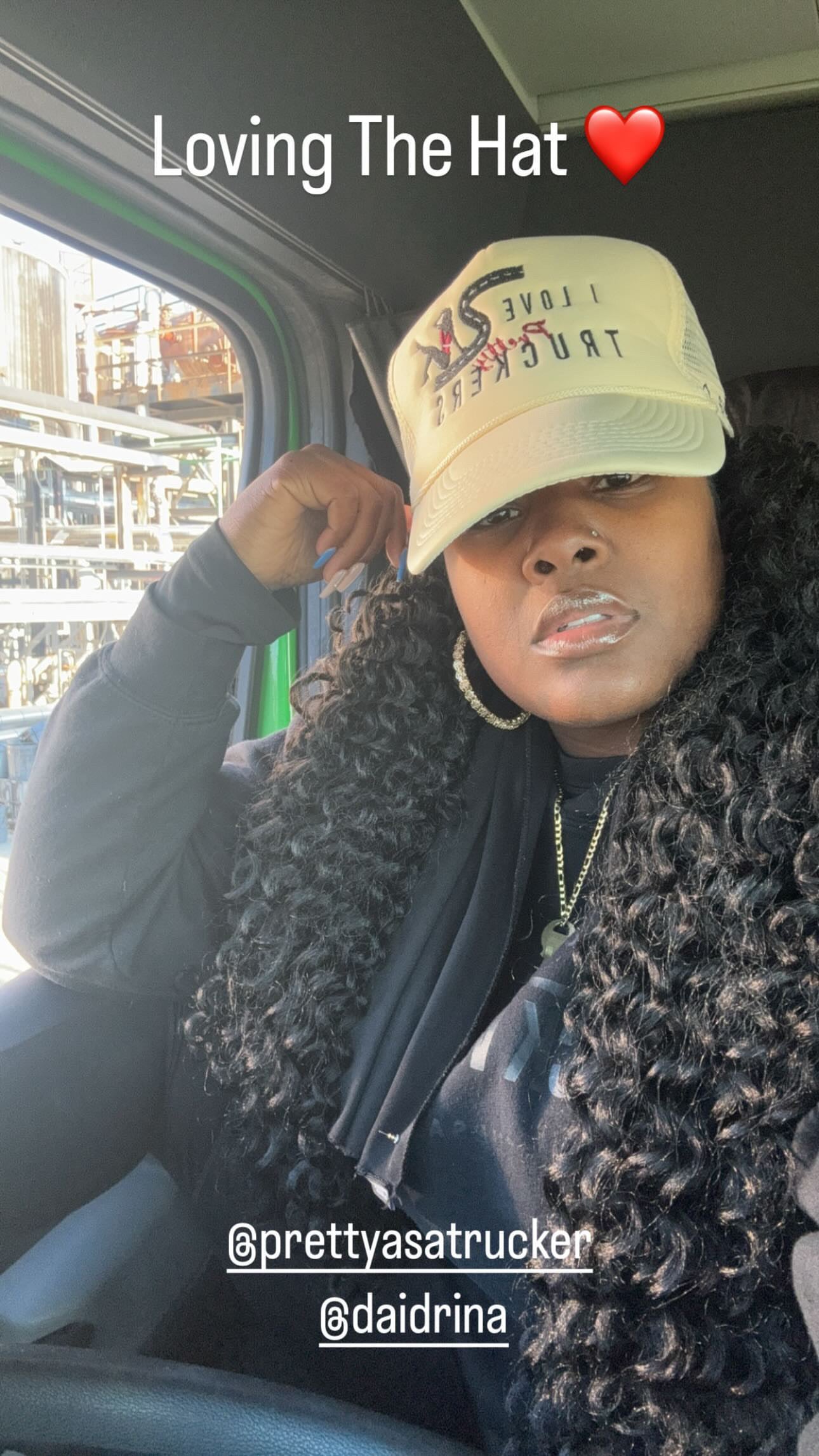 UNISEX CREAM TRUCKER HAT