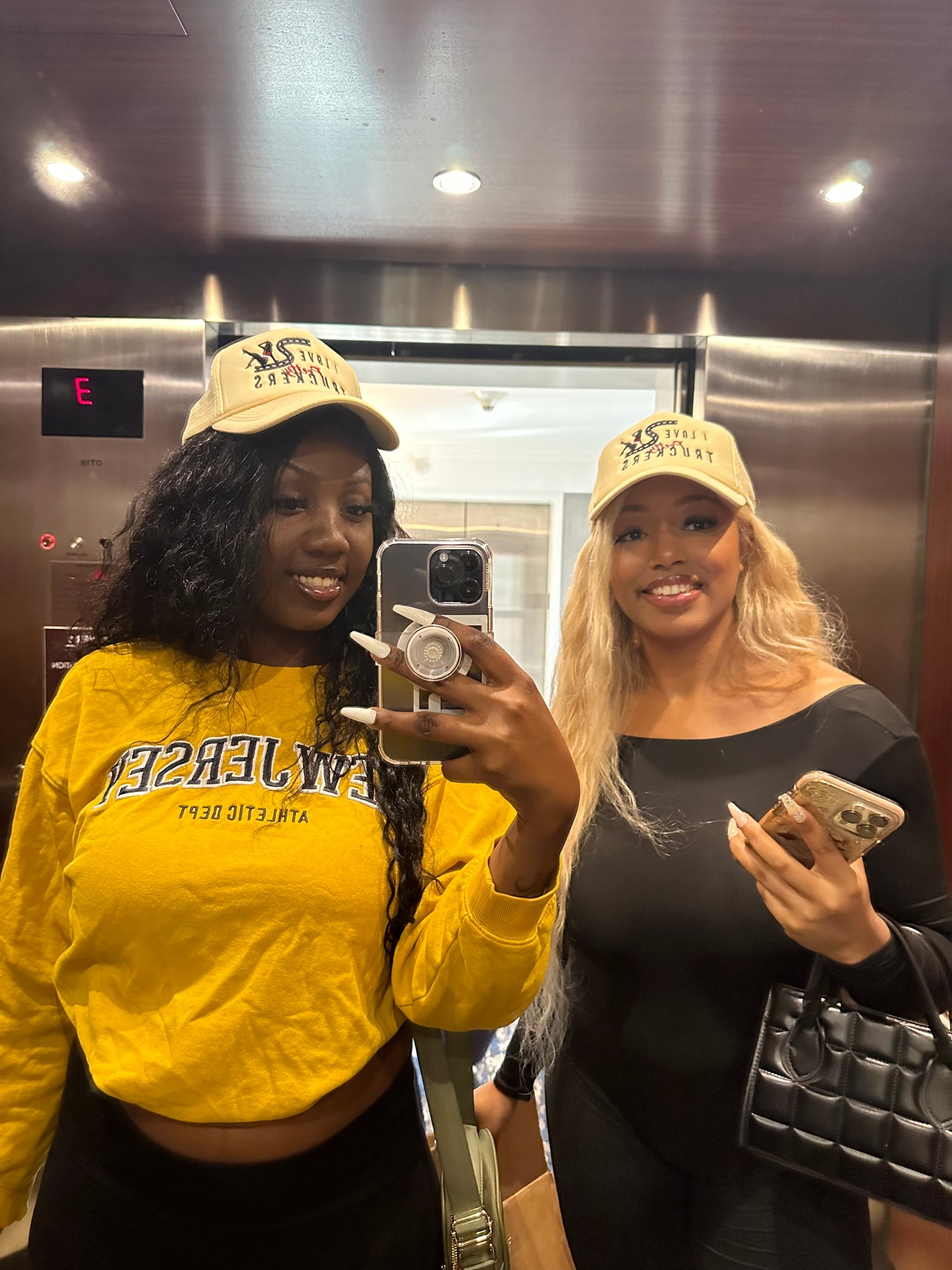 UNISEX CREAM TRUCKER HAT